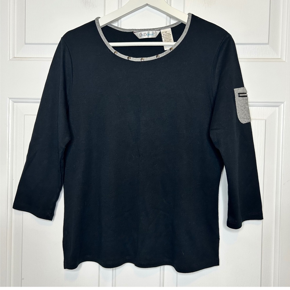 D&D Lifestyle Black 3/4 Sleeve‎ Crew Neck Top with Zipper Pocket M
